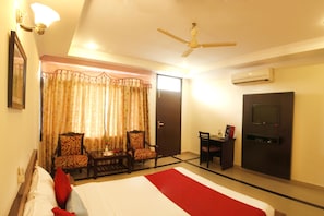 In-room safe, desk, rollaway beds