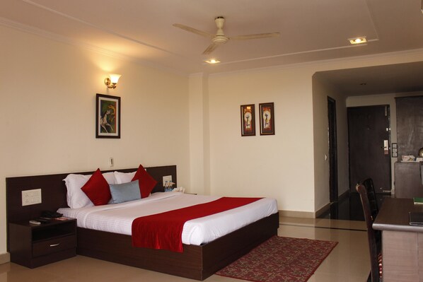 In-room safe, desk, rollaway beds