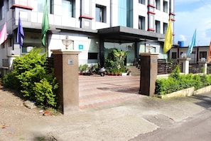 Pintu masuk properti