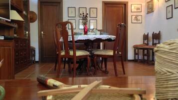 Termasuk sarapan setiap hari