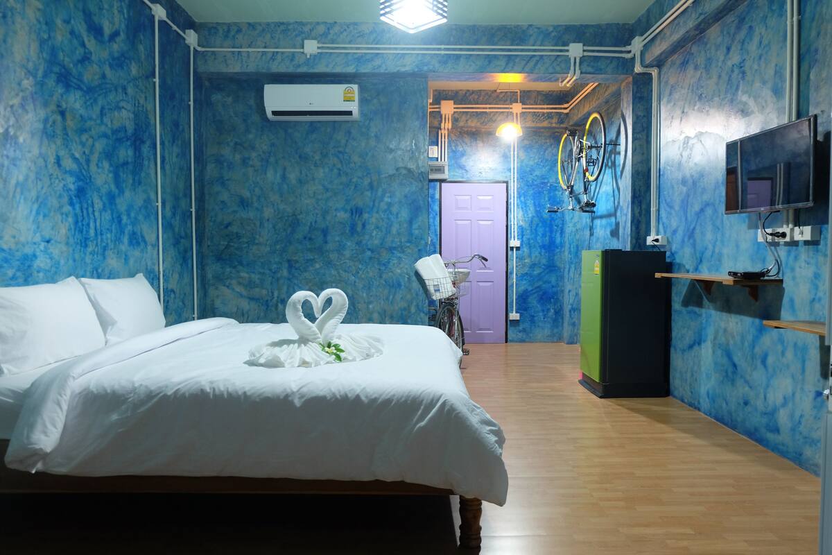 King Room with Balcony | 高級寢具、免費無線上網、床單