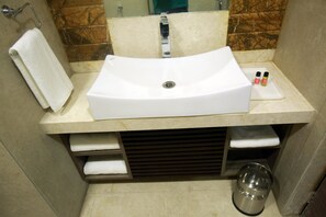 Bathroom - OYO 1395 Hotel Gandhi International (Jodhpur)