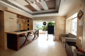 Reception - OYO 1395 Hotel Gandhi International (Jodhpur)