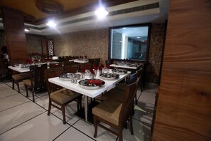 Dining - OYO 1395 Hotel Gandhi International (Jodhpur)