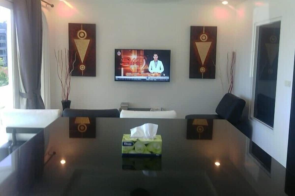 2 Bedroom Pattio Apartment | Wohnzimmer | Fernseher, DVD-Player