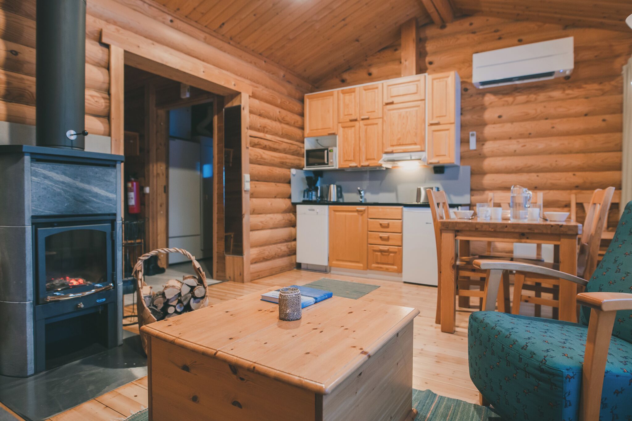 Cabin | Living area | Flat-screen TV