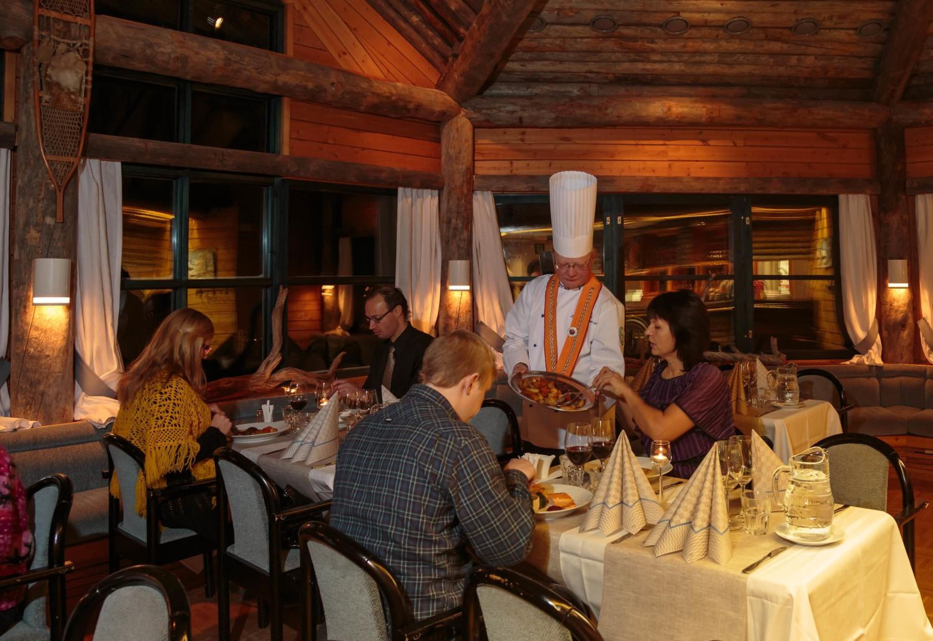 2 restaurants, breakfast served