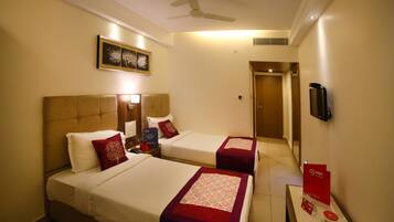 Phòng đôi hoặc 2 giường đơn Tiêu chuẩn, 1 giường đôi, phòng tắm riêng | Két bảo mật tại phòng, bàn, giường gấp/giường phụ (phụ phí)