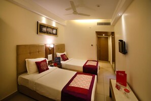 標準雙人或雙床房, 1 張標準雙人床, 私人浴室 | 客房內保險箱、書桌、折疊床/加床、免費無線上網