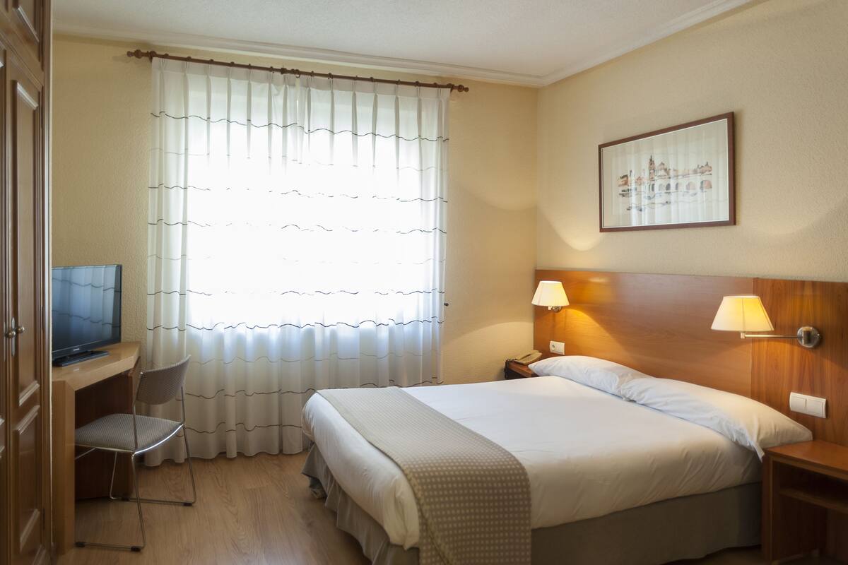Quarto triplo | Frigobar, cofres nos quartos, escrivaninha, cortinas blackout