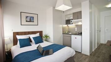 In-room safe, desk, soundproofing, free WiFi