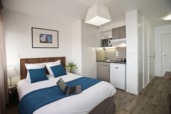 In-room safe, desk, soundproofing, free WiFi