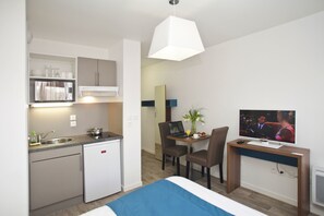 Fridge, microwave, stovetop, electric kettle
