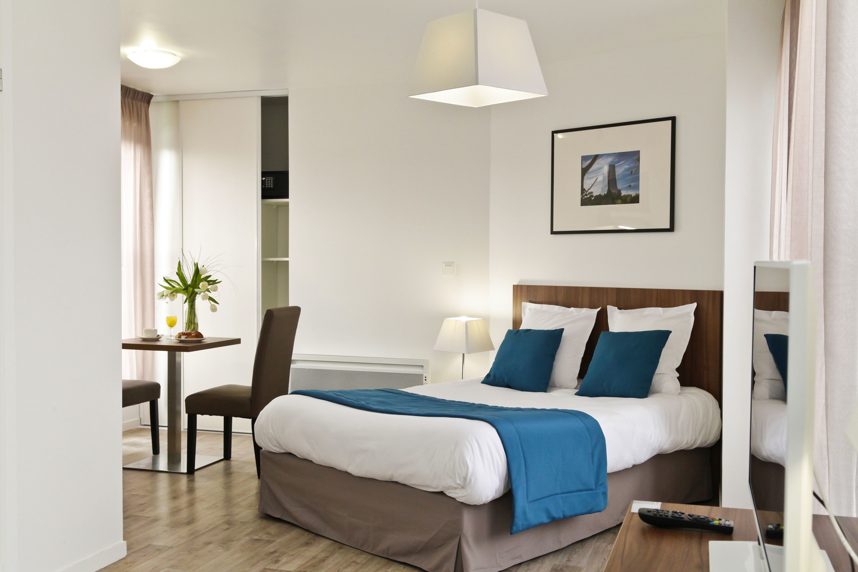 In-room safe, desk, soundproofing, free WiFi