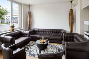 Lobby - Amedia Luxury Suites Graz, Trademark Collection by Wyndham (Graz)