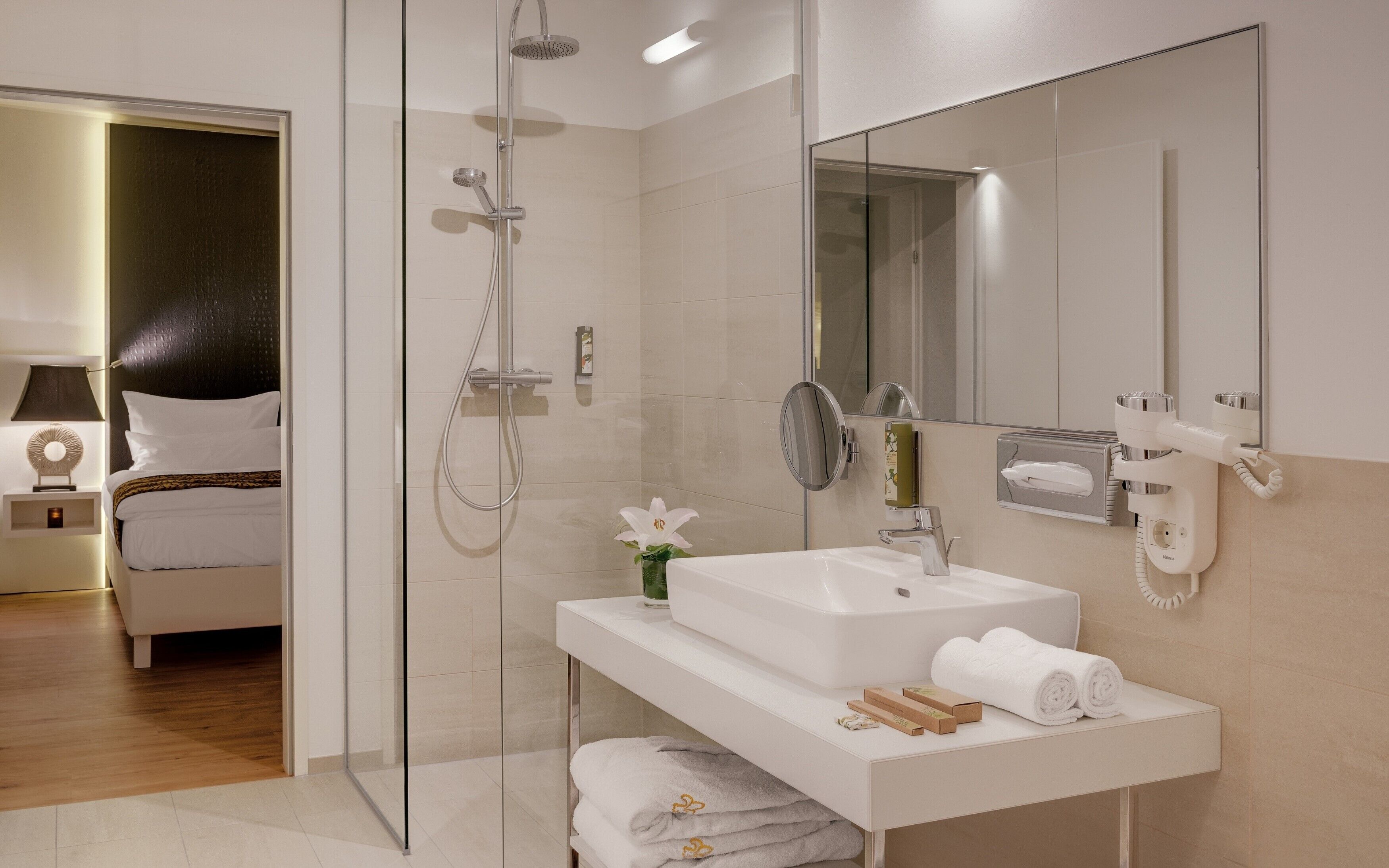 shower, rainfall showerhead, free toiletries, hair dryer