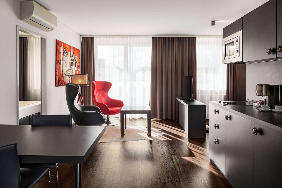 suite | premium bedding, minibar, in-room safe, individually decorated