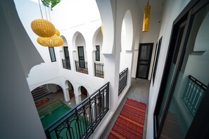 Handrails in hallways - Riad Shanima & Spa (Marrakech)
