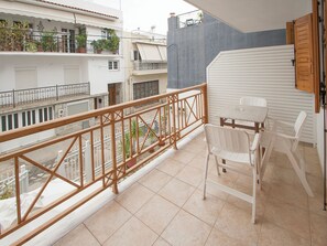 Outdoor dining - Pension Laura (Skiathos)