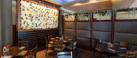 Deluxe Double Room, Ensuite | Restaurant