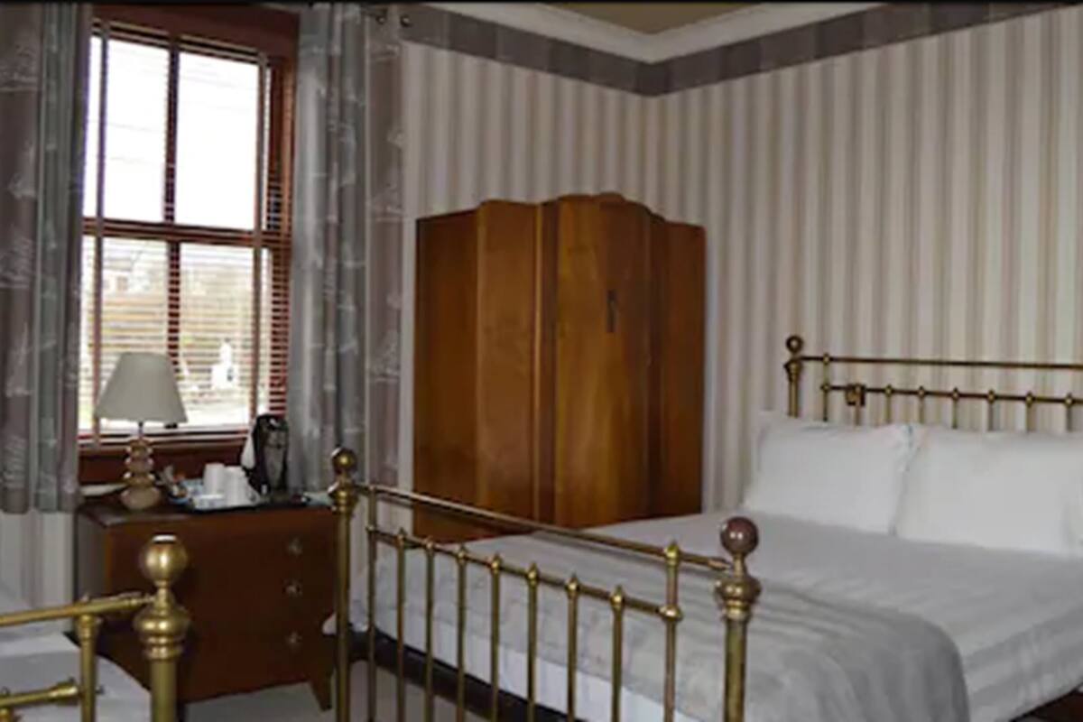 Double or Twin Room (Large)