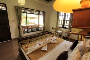 Escritorio, insonorización, wifi gratis y ropa de cama 