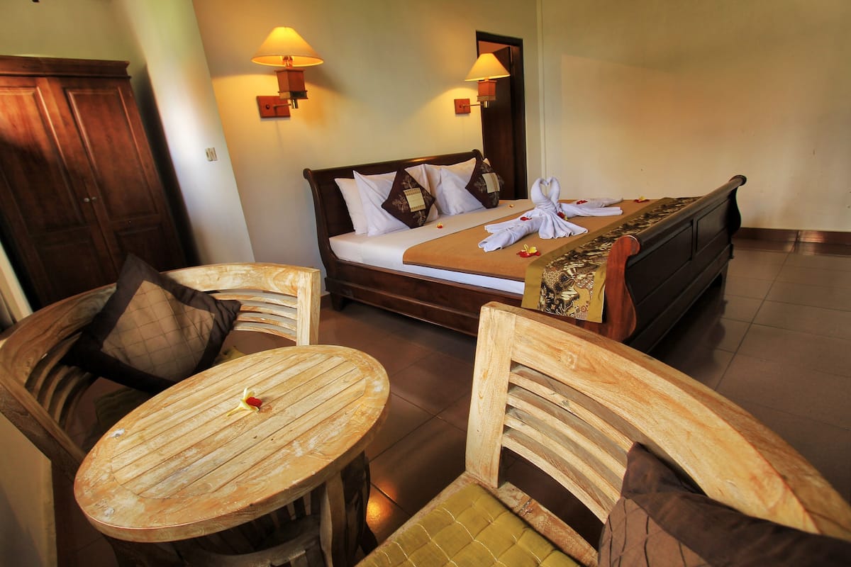 Standard Double Room, 1 King Bed, Smoking, Garden View | Desk, soundproofing, free WiFi, bed sheets