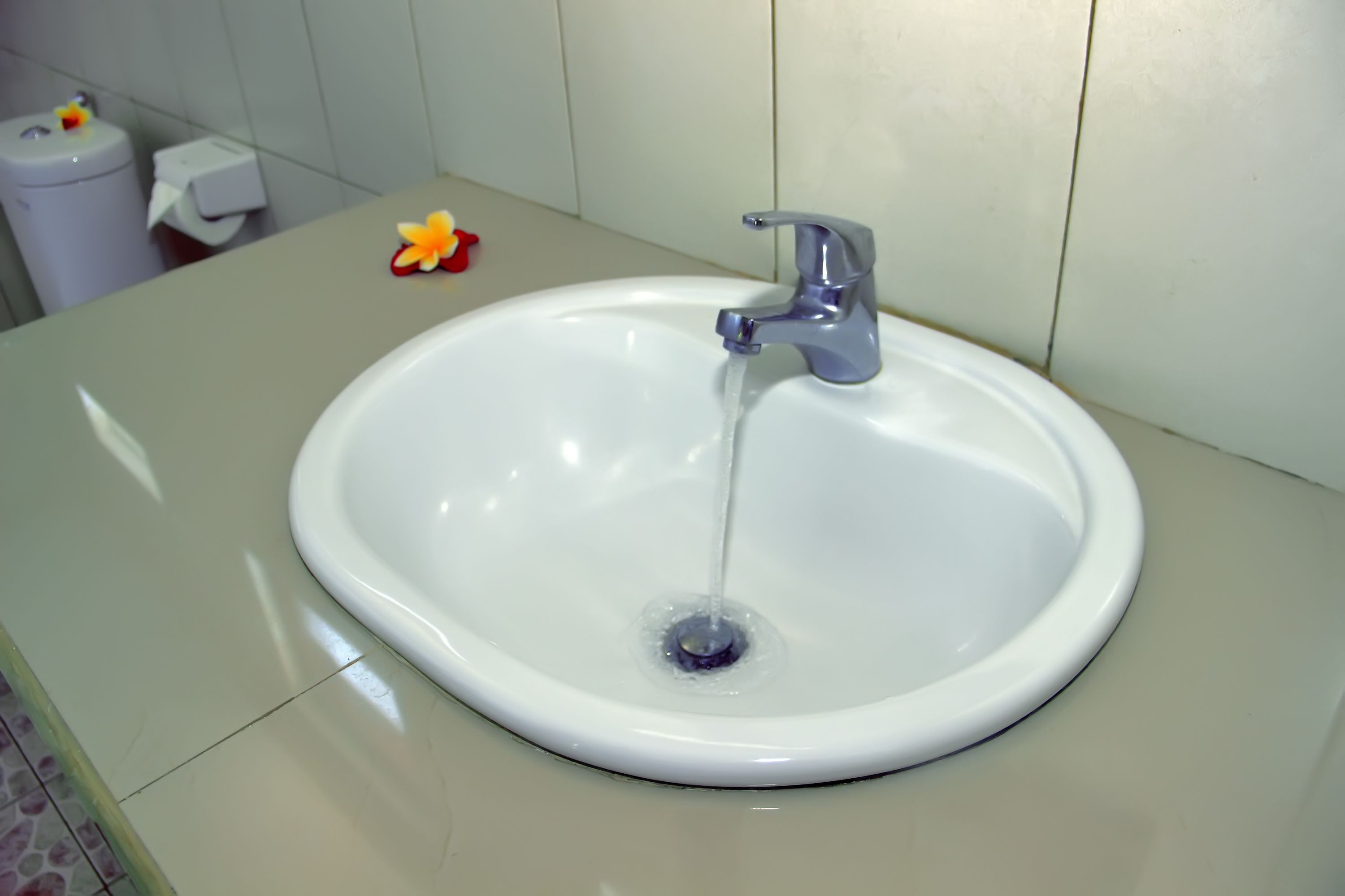 deluxe double room, 1 king bed, smoking, garden view | desk, soundproofing, free wifi, bed sheets