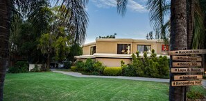 숙박 시설 정면