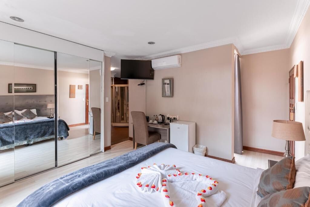 Deluxe Double Room, 1 Queen Bed, Garden View