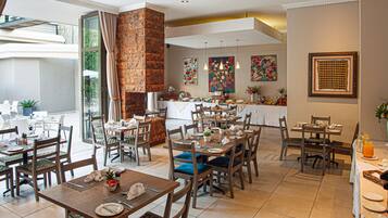 Breakfast, lunch, dinner served; international cuisine