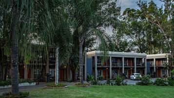 Chambre Standard Double ou avec lits jumeaux | Coffres-forts dans les chambres, ameublement personnalisé, bureau