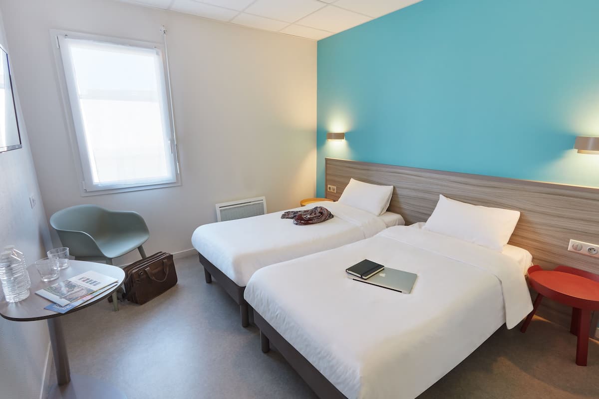 twin room | 9 bedrooms, soundproofing, free wifi, bed sheets