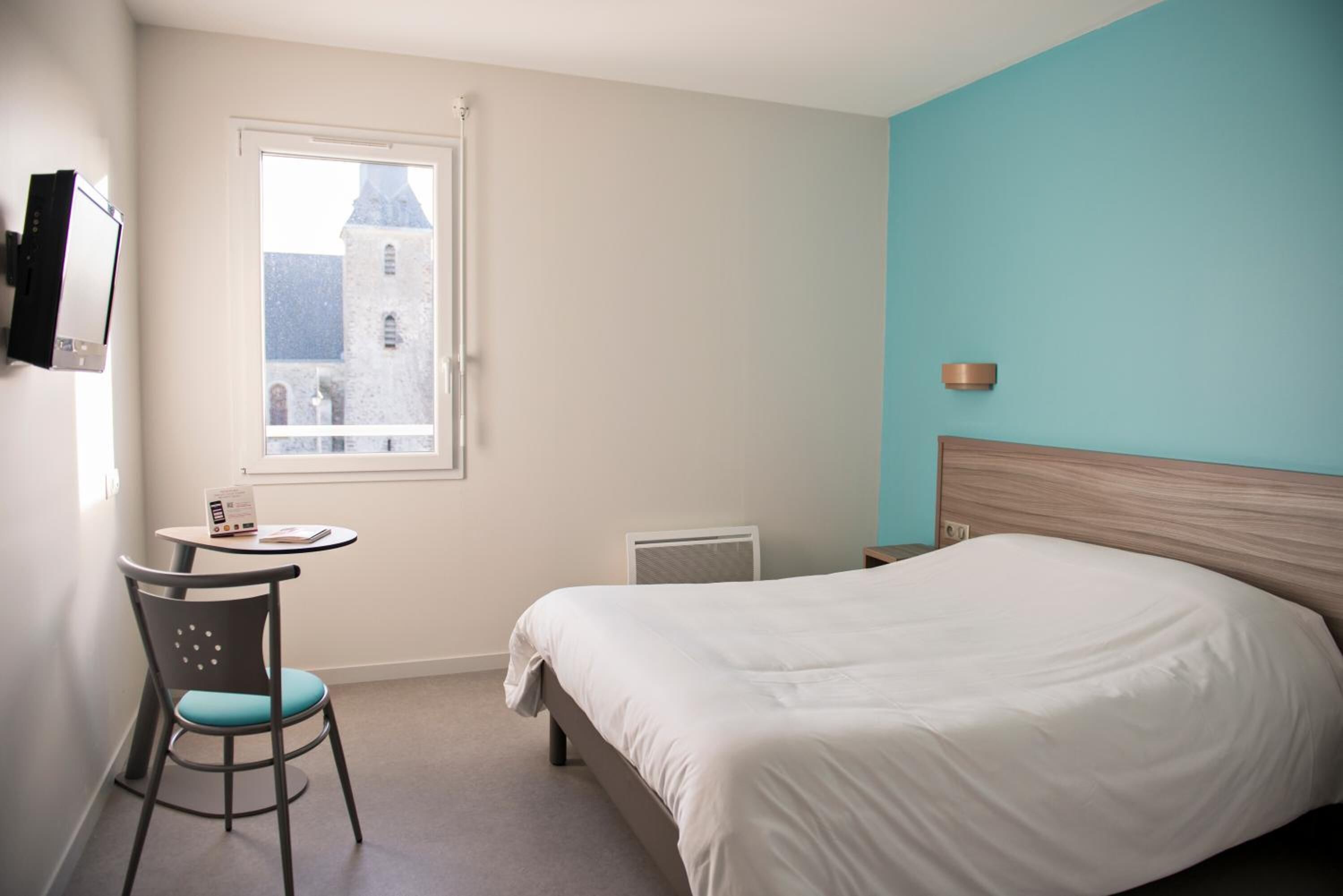 9 bedrooms, soundproofing, free wifi, bed sheets