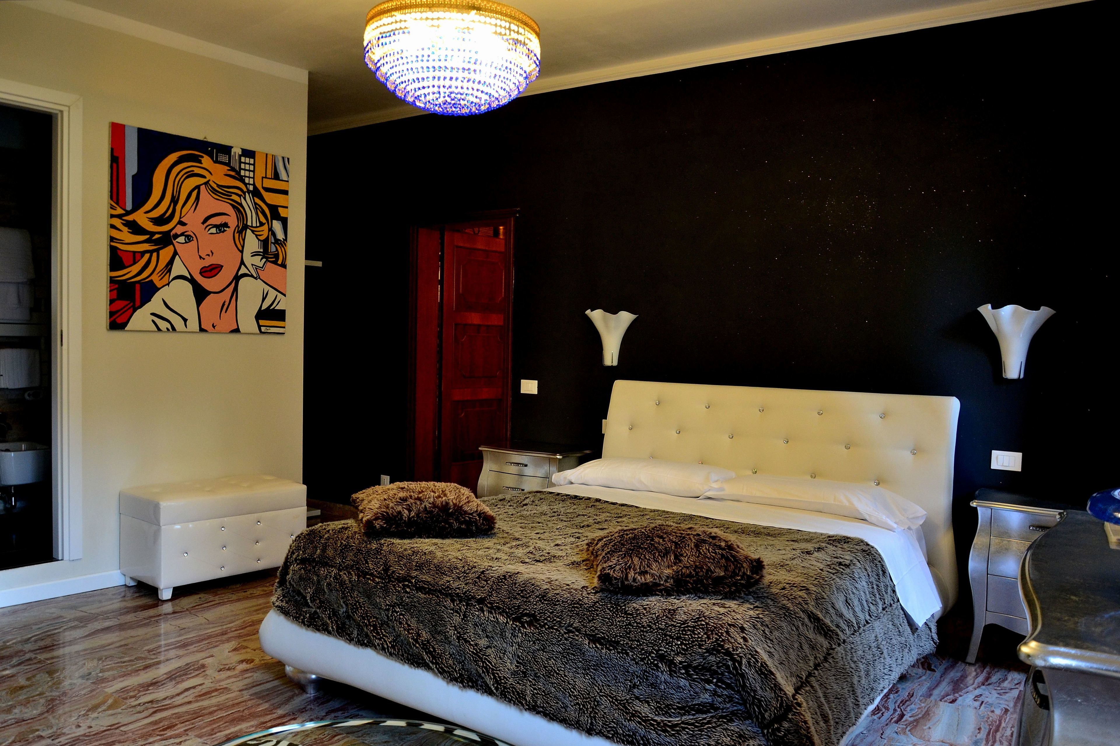 Minibar, in-room safe, individually decorated, individually furnished