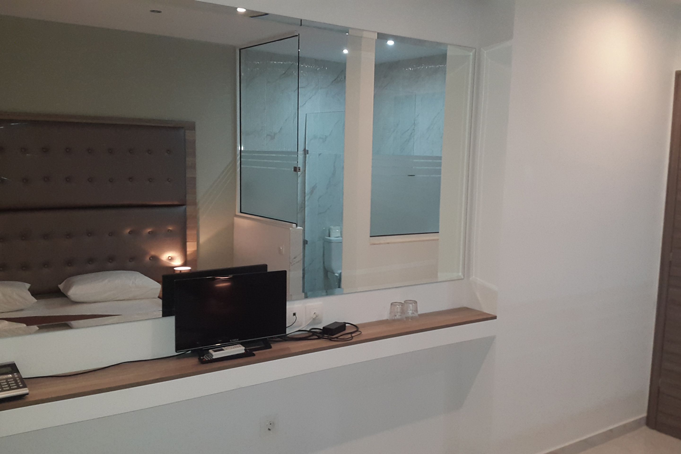 Zimmersafe, schallisolierte Zimmer, kostenloses WLAN, Bettwäsche