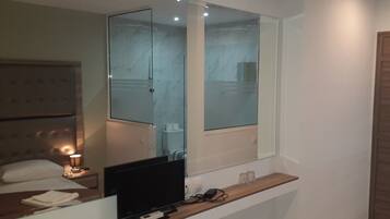 In-room safe, soundproofing, free WiFi, bed sheets