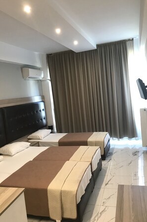 Chambre triple | Coffre-fort, système d’insonorisation, accès au Wi-Fi (inclus)