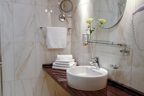 Unclassified image, 4 of 52, button - Hotel Krone (Friesenheim)