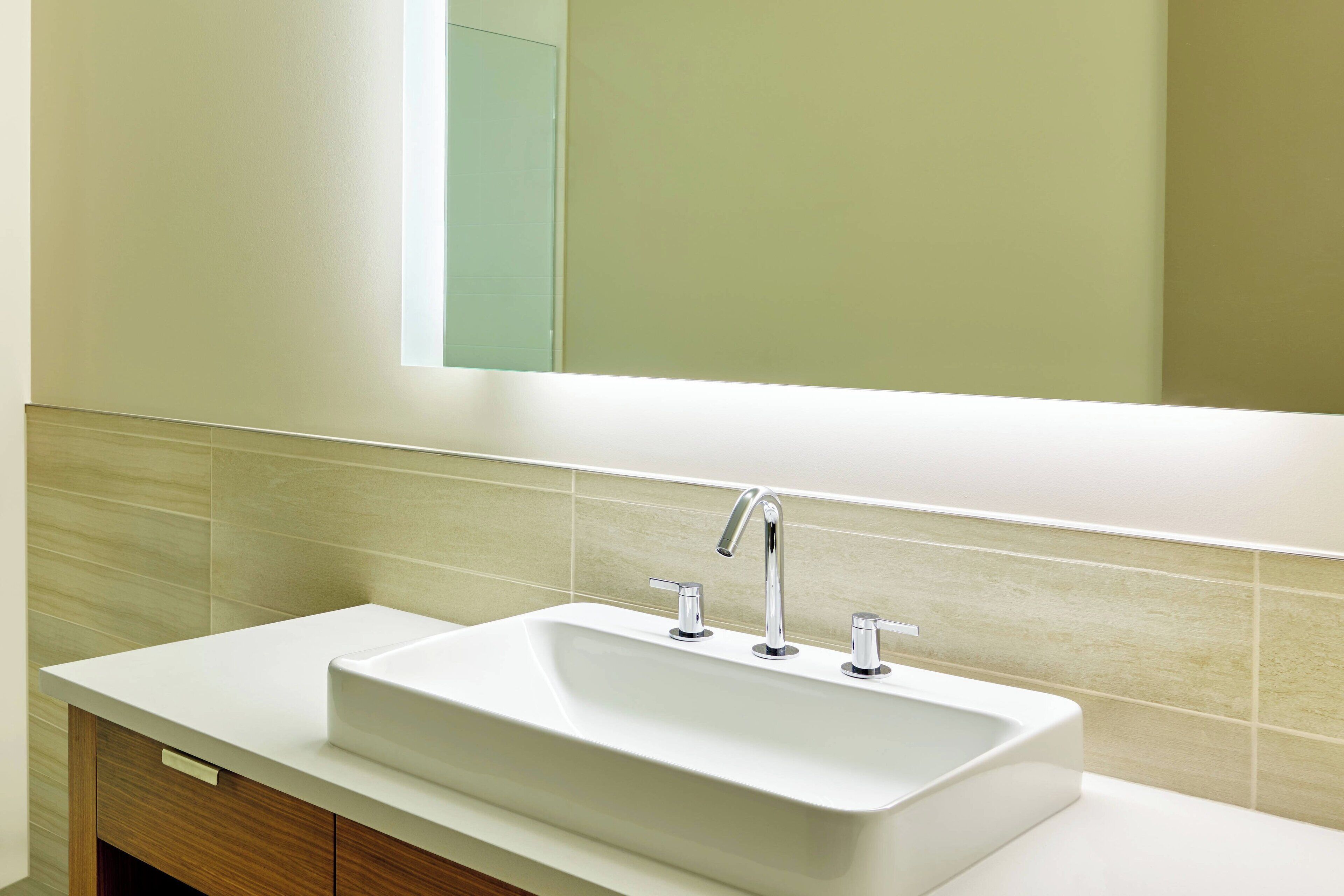 shower, rainfall showerhead, free toiletries, hair dryer