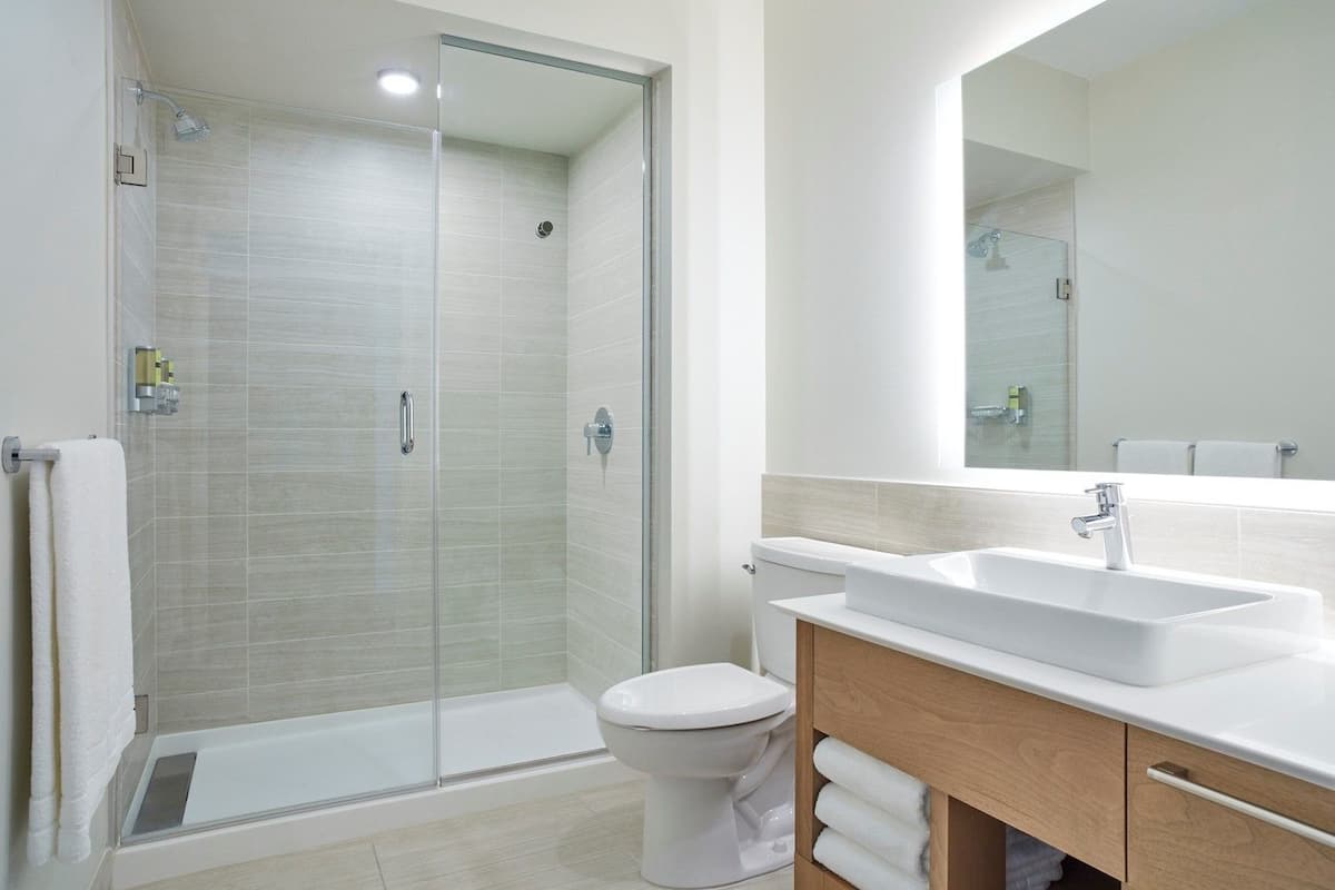 shower, rainfall showerhead, free toiletries, hair dryer