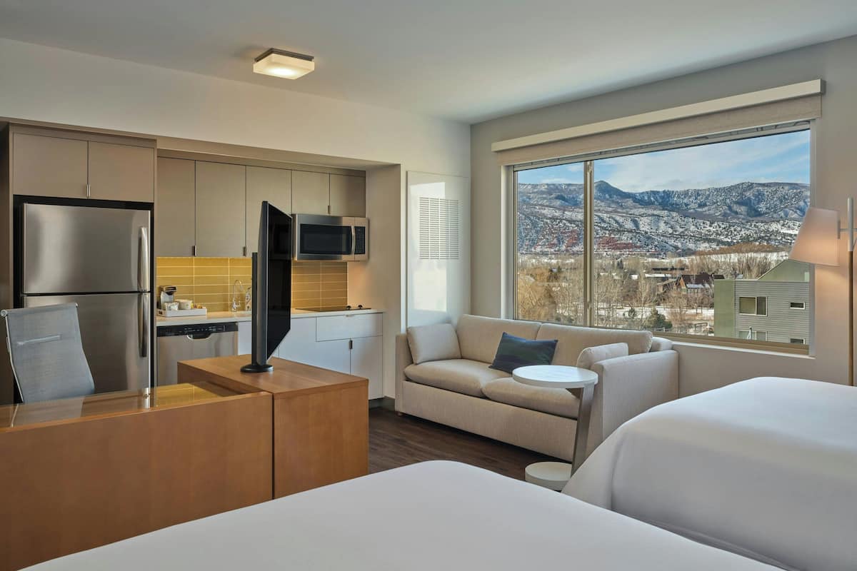 Hypo-allergenic bedding, in-room safe, individually furnished, desk