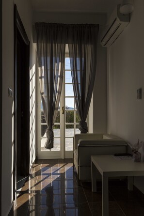 Interior - Ascot Hotel (Caianello)