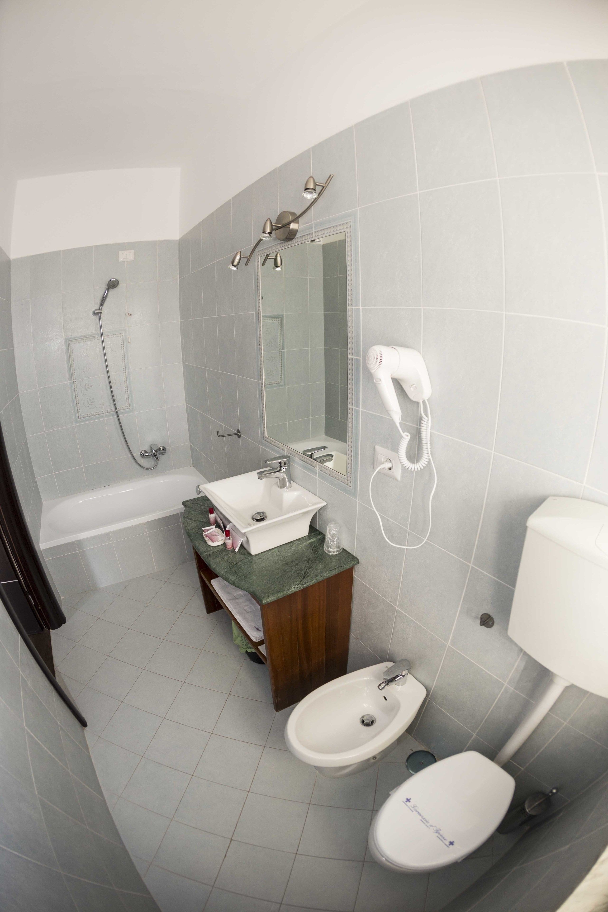 comfort triple room, ensuite | bathroom | free toiletries, hair dryer, bidet, towels