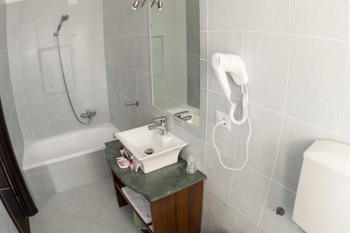 comfort triple room, ensuite | bathroom | free toiletries, hair dryer, bidet, towels