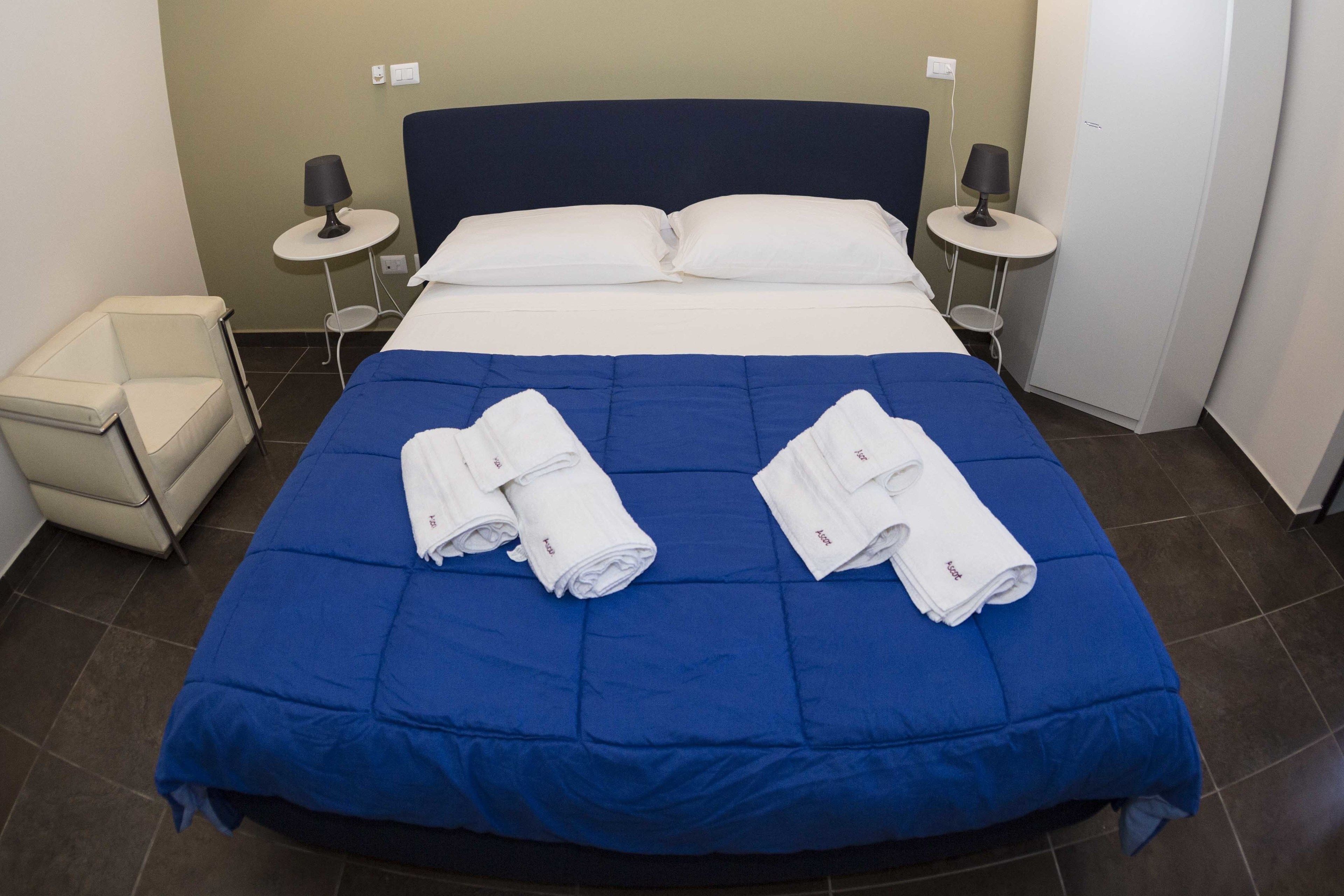 comfort double or twin room, non smoking | premium bedding, down duvets, minibar, desk