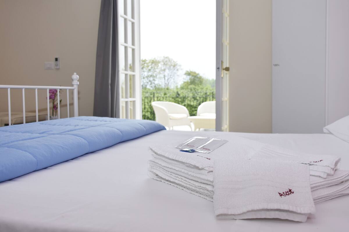 premium bedding, down duvets, minibar, desk