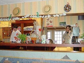 Lunch and dinner served, French cuisine
