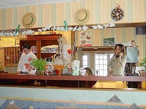 Lunch and dinner served, French cuisine