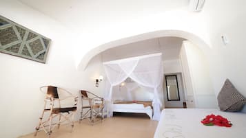 Bungalow, Sea View | In-room safe, desk, blackout curtains, bed sheets